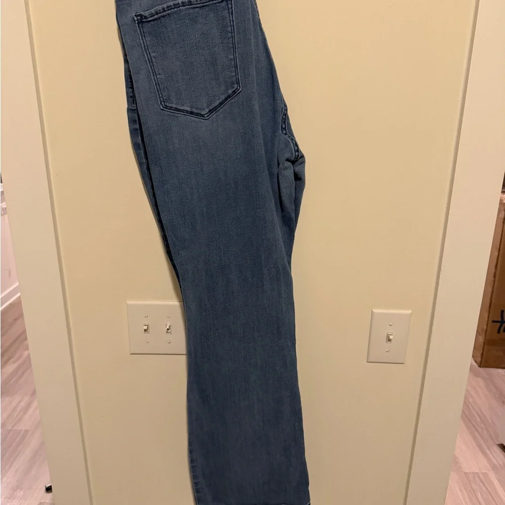Old Navy Women's Boot Cut Jeans in Blue